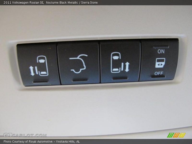Nocturne Black Metallic / Sierra Stone 2011 Volkswagen Routan SE