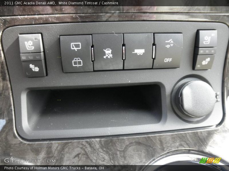 Controls of 2011 Acadia Denali AWD