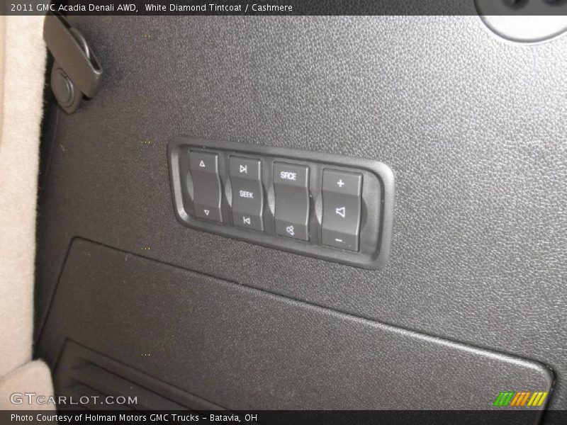 Controls of 2011 Acadia Denali AWD