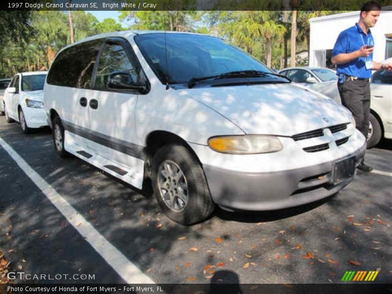 Bright White / Gray 1997 Dodge Grand Caravan SE