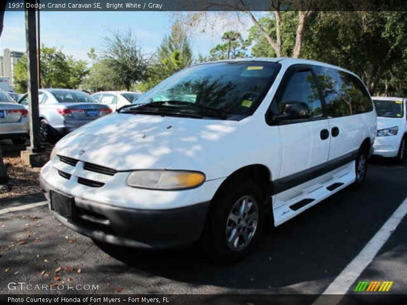 Bright White / Gray 1997 Dodge Grand Caravan SE