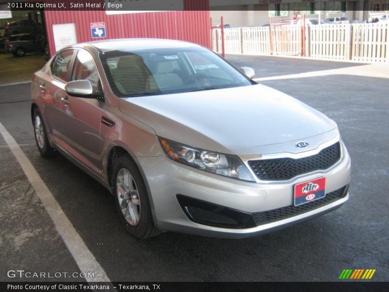 Front 3/4 View of 2011 Optima LX
