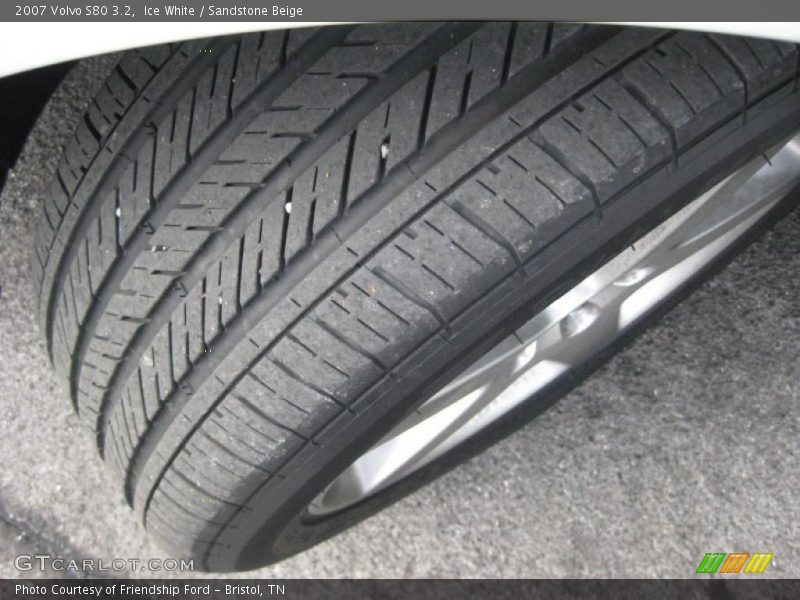 Ice White / Sandstone Beige 2007 Volvo S80 3.2