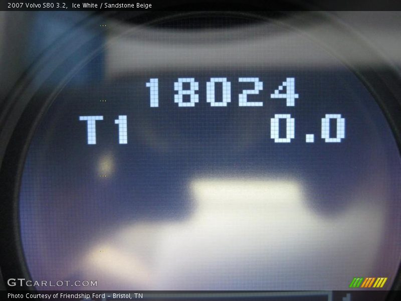 Ice White / Sandstone Beige 2007 Volvo S80 3.2