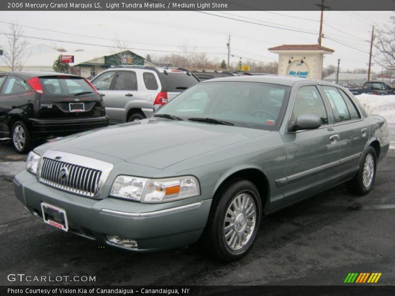 Front 3/4 View of 2006 Grand Marquis LS