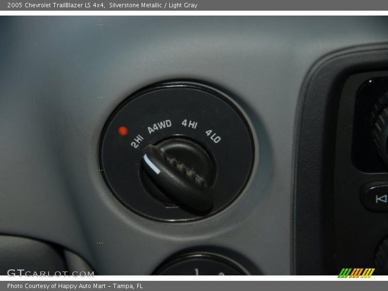 Silverstone Metallic / Light Gray 2005 Chevrolet TrailBlazer LS 4x4