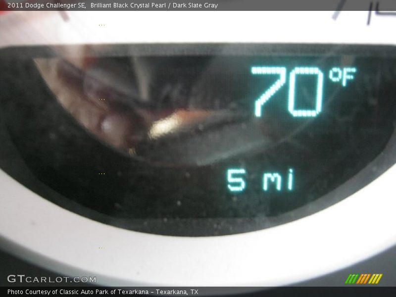 Brilliant Black Crystal Pearl / Dark Slate Gray 2011 Dodge Challenger SE