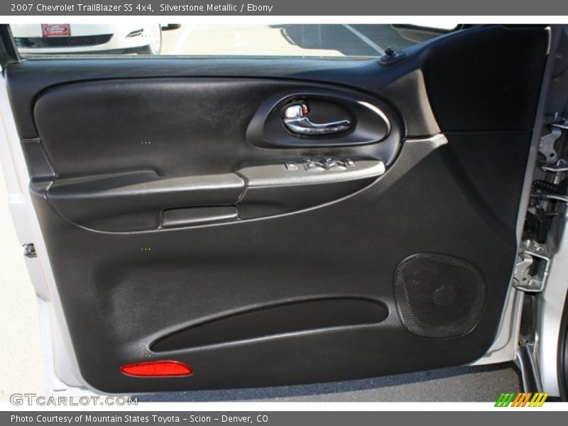 Door Panel of 2007 TrailBlazer SS 4x4