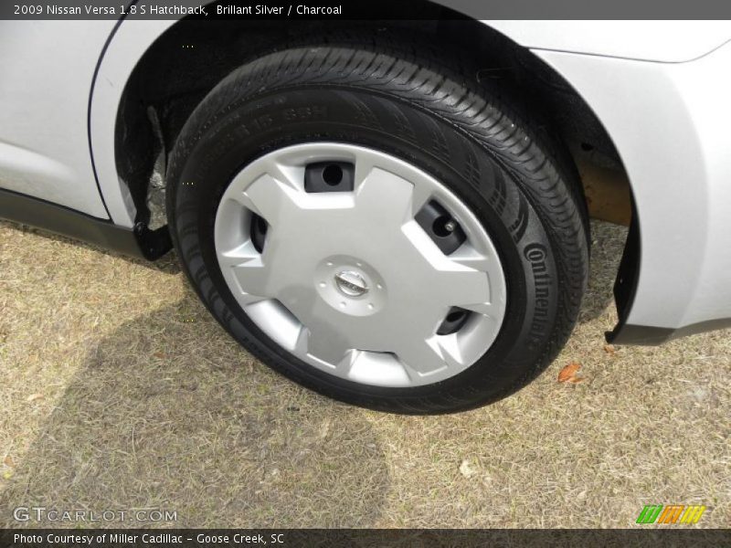 Brillant Silver / Charcoal 2009 Nissan Versa 1.8 S Hatchback