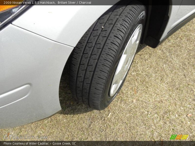 Brillant Silver / Charcoal 2009 Nissan Versa 1.8 S Hatchback