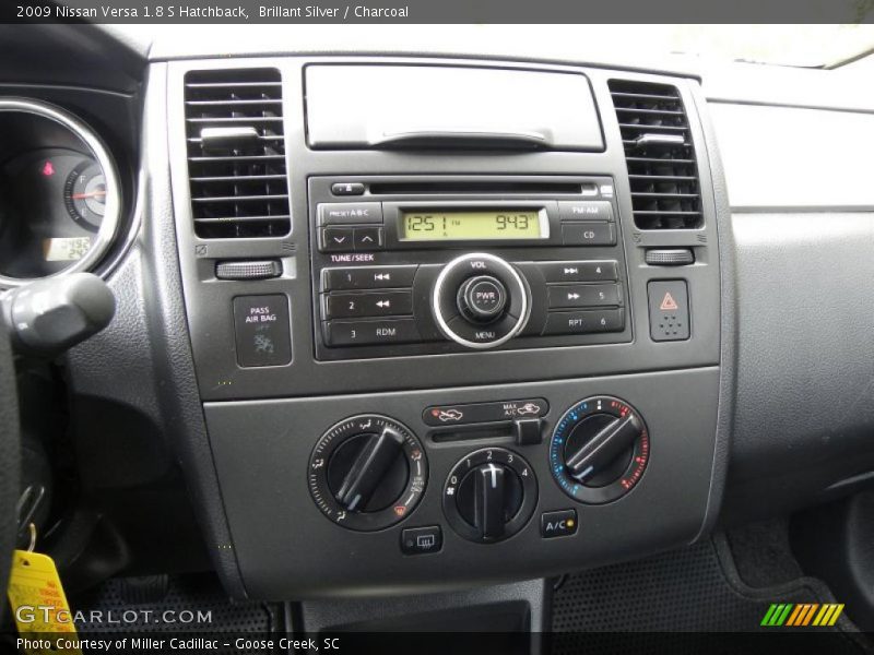 Brillant Silver / Charcoal 2009 Nissan Versa 1.8 S Hatchback