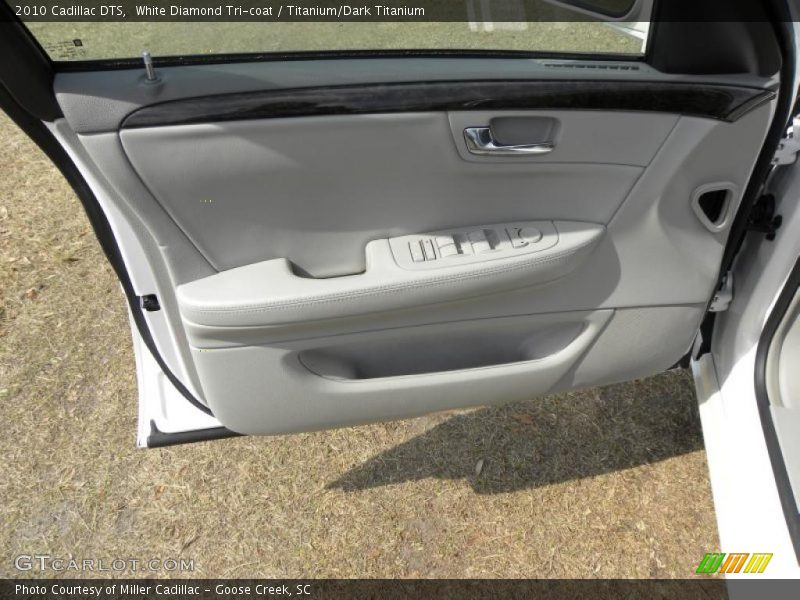 White Diamond Tri-coat / Titanium/Dark Titanium 2010 Cadillac DTS