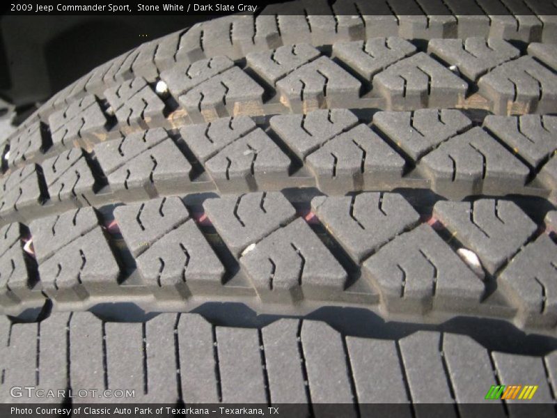 Stone White / Dark Slate Gray 2009 Jeep Commander Sport