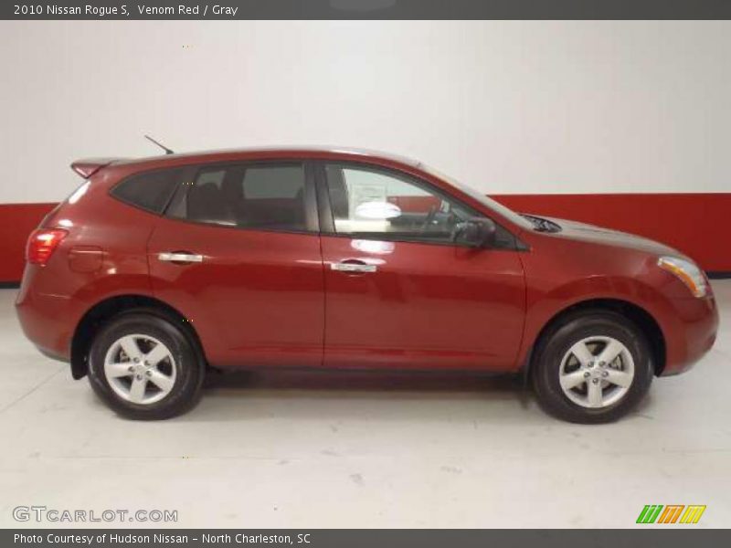 Venom Red / Gray 2010 Nissan Rogue S