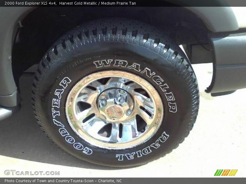 Harvest Gold Metallic / Medium Prairie Tan 2000 Ford Explorer XLS 4x4