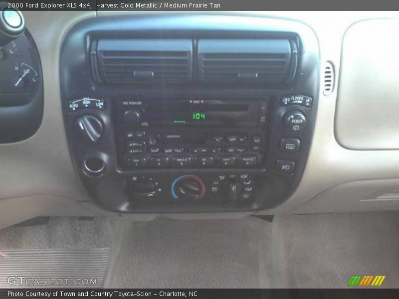 Harvest Gold Metallic / Medium Prairie Tan 2000 Ford Explorer XLS 4x4