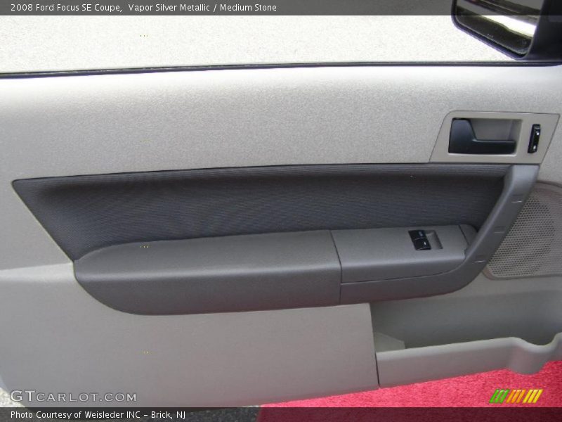 Vapor Silver Metallic / Medium Stone 2008 Ford Focus SE Coupe