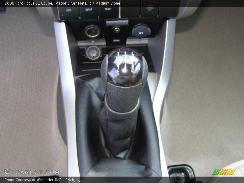 Vapor Silver Metallic / Medium Stone 2008 Ford Focus SE Coupe