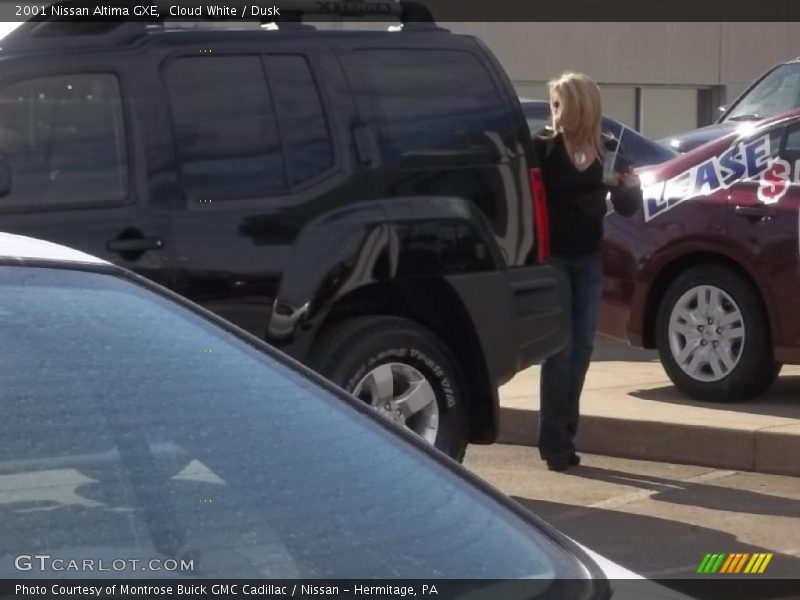 Cloud White / Dusk 2001 Nissan Altima GXE