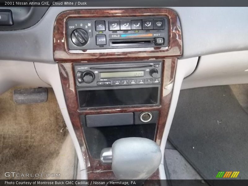 Cloud White / Dusk 2001 Nissan Altima GXE