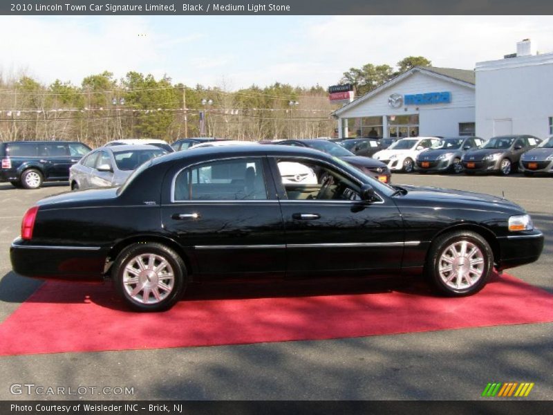Black / Medium Light Stone 2010 Lincoln Town Car Signature Limited