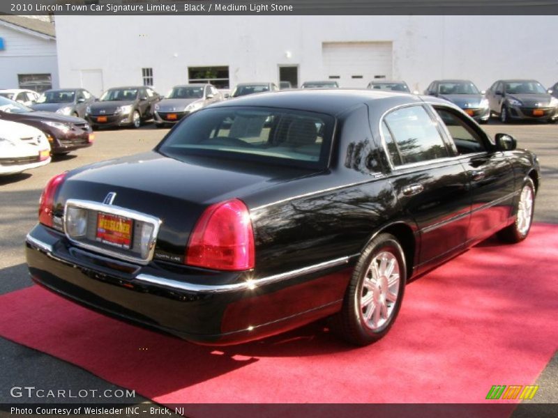 Black / Medium Light Stone 2010 Lincoln Town Car Signature Limited
