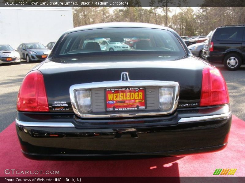Black / Medium Light Stone 2010 Lincoln Town Car Signature Limited