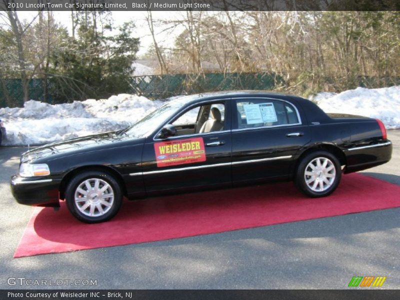 Black / Medium Light Stone 2010 Lincoln Town Car Signature Limited
