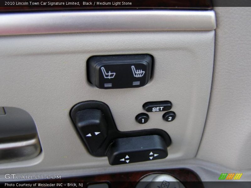 Black / Medium Light Stone 2010 Lincoln Town Car Signature Limited