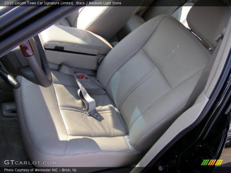 Black / Medium Light Stone 2010 Lincoln Town Car Signature Limited
