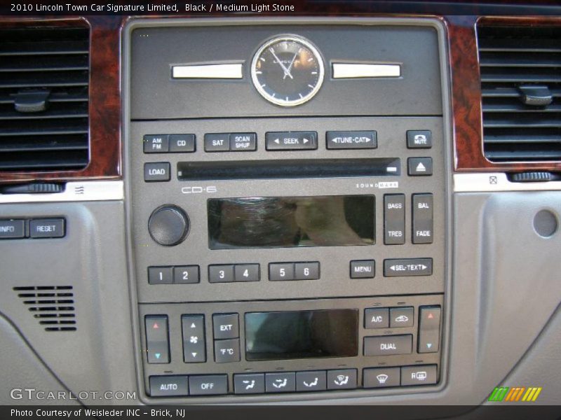 Black / Medium Light Stone 2010 Lincoln Town Car Signature Limited