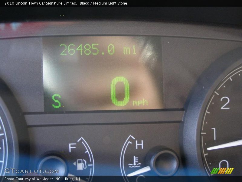 Black / Medium Light Stone 2010 Lincoln Town Car Signature Limited