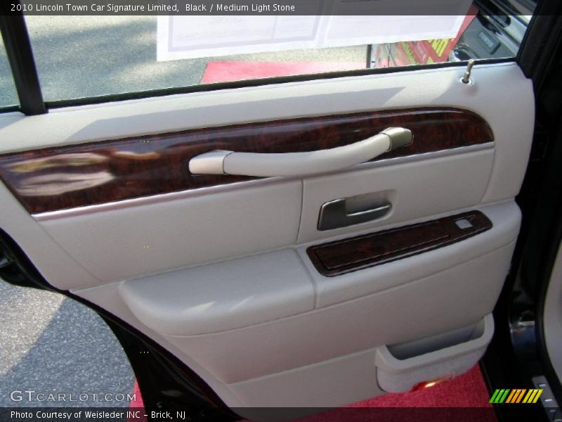 Black / Medium Light Stone 2010 Lincoln Town Car Signature Limited