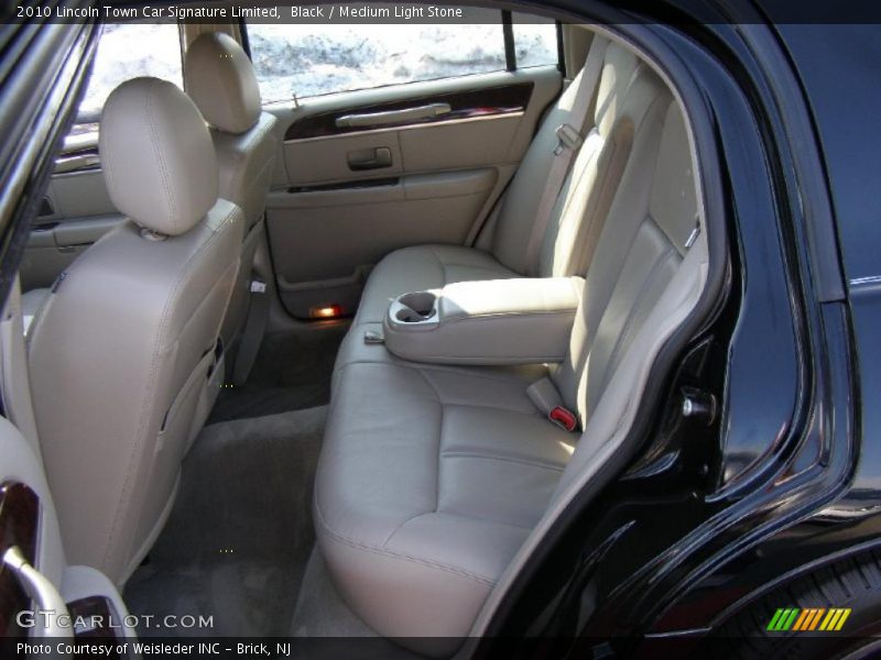 Black / Medium Light Stone 2010 Lincoln Town Car Signature Limited