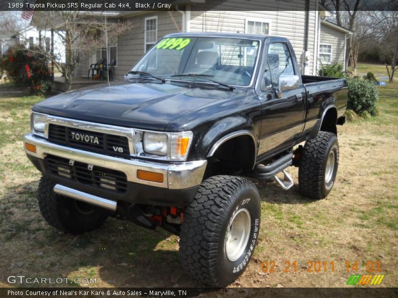 Front 3/4 View of 1989 Pickup SR5 Regular Cab 4x4