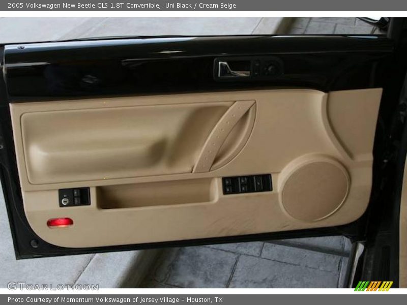 Uni Black / Cream Beige 2005 Volkswagen New Beetle GLS 1.8T Convertible