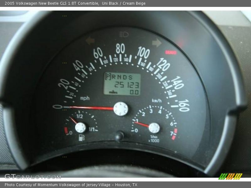 Uni Black / Cream Beige 2005 Volkswagen New Beetle GLS 1.8T Convertible