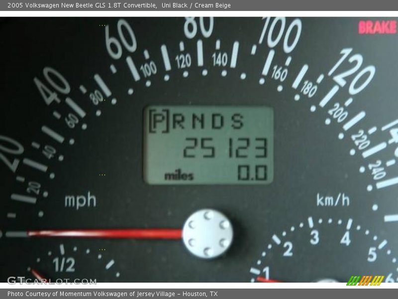 Uni Black / Cream Beige 2005 Volkswagen New Beetle GLS 1.8T Convertible