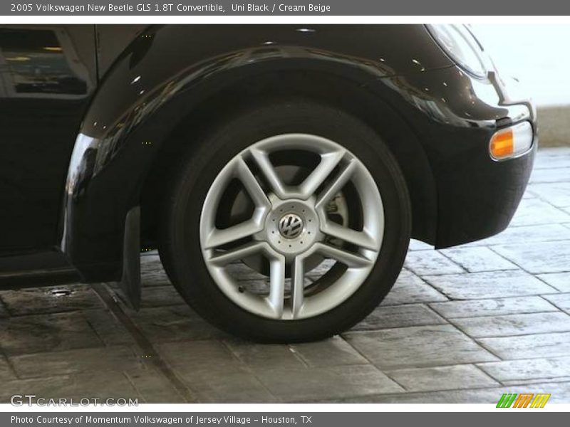 Uni Black / Cream Beige 2005 Volkswagen New Beetle GLS 1.8T Convertible