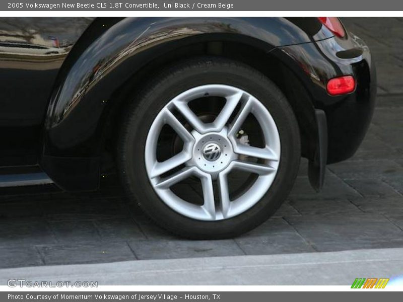Uni Black / Cream Beige 2005 Volkswagen New Beetle GLS 1.8T Convertible