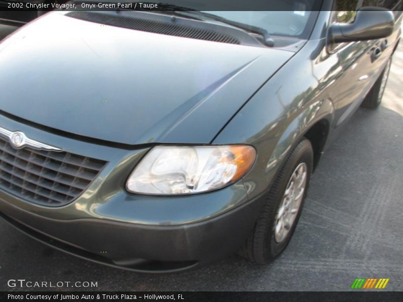 Onyx Green Pearl / Taupe 2002 Chrysler Voyager