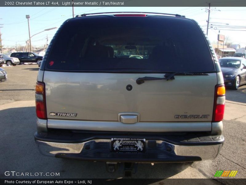 Light Pewter Metallic / Tan/Neutral 2002 Chevrolet Tahoe LT 4x4
