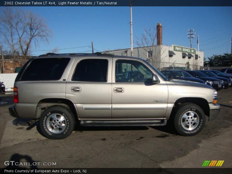 Light Pewter Metallic / Tan/Neutral 2002 Chevrolet Tahoe LT 4x4