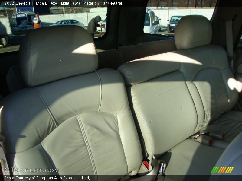 Light Pewter Metallic / Tan/Neutral 2002 Chevrolet Tahoe LT 4x4