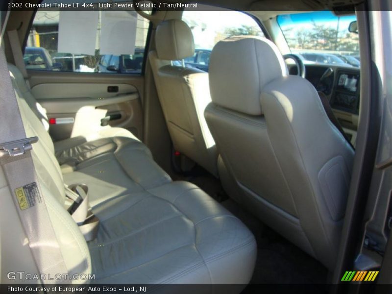 Light Pewter Metallic / Tan/Neutral 2002 Chevrolet Tahoe LT 4x4