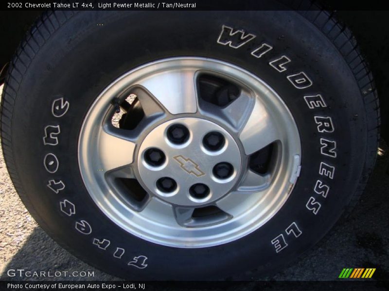 Light Pewter Metallic / Tan/Neutral 2002 Chevrolet Tahoe LT 4x4
