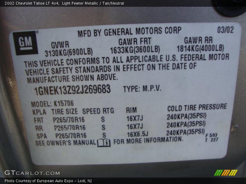 Light Pewter Metallic / Tan/Neutral 2002 Chevrolet Tahoe LT 4x4