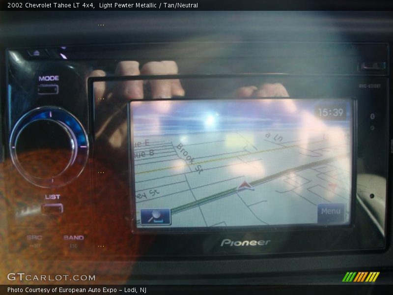 Light Pewter Metallic / Tan/Neutral 2002 Chevrolet Tahoe LT 4x4
