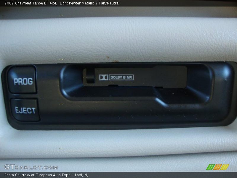 Light Pewter Metallic / Tan/Neutral 2002 Chevrolet Tahoe LT 4x4