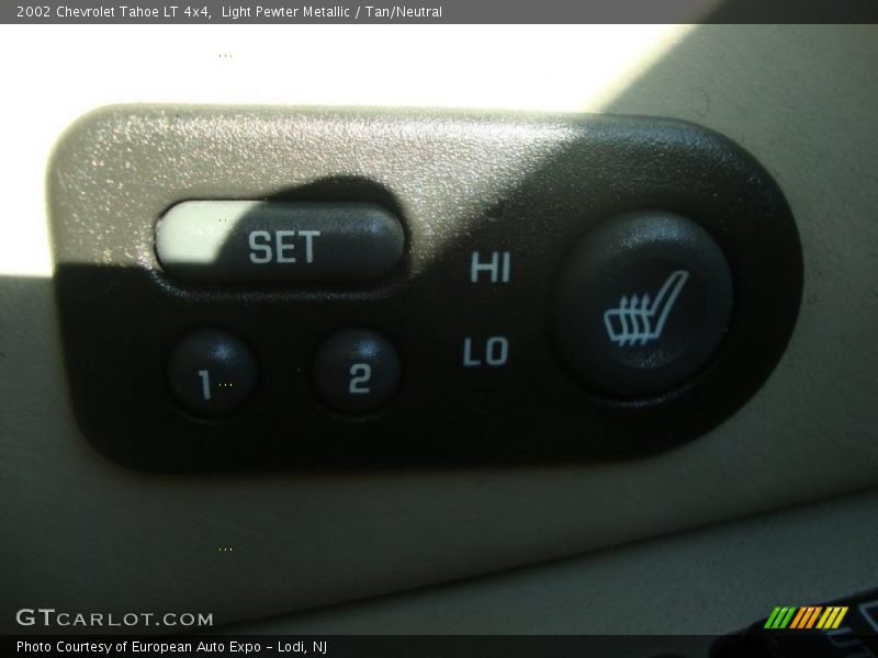 Light Pewter Metallic / Tan/Neutral 2002 Chevrolet Tahoe LT 4x4